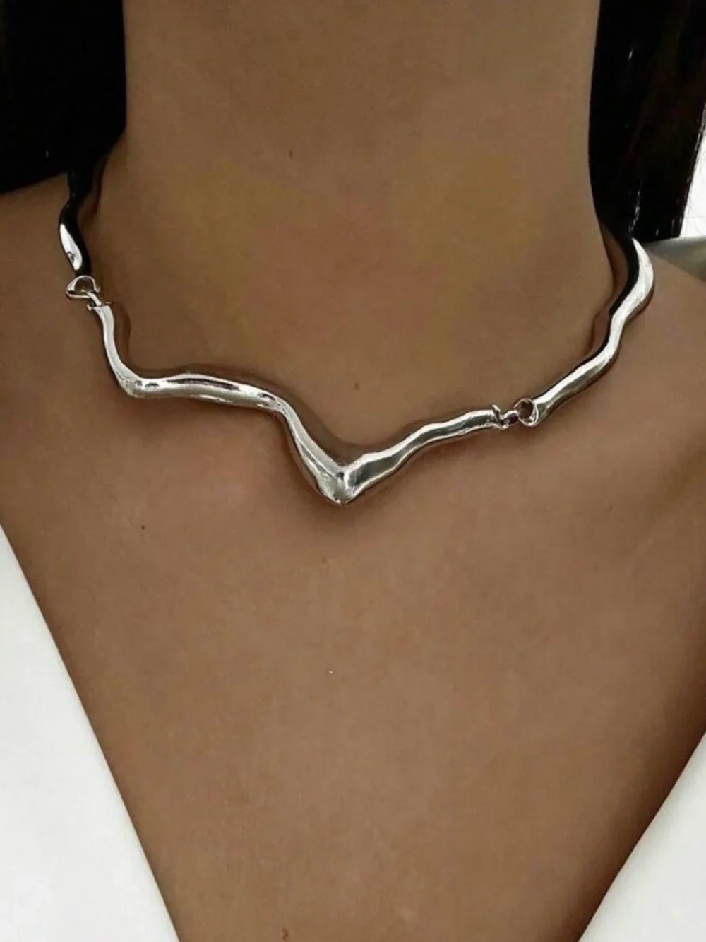 Silver Sculpted V-Shaped Choker Necklace - Women Jewelry - Picture 1 of 4